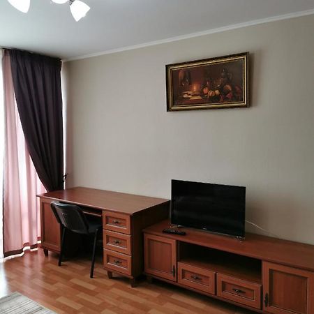 1 Комнатная Квартира В Самом Центре С Видом На Сквер Qostanai Exterior foto