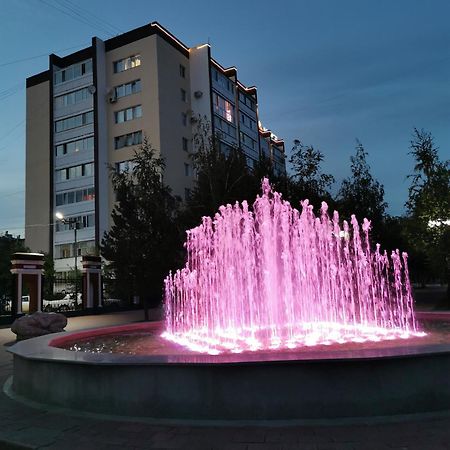 1 Комнатная Квартира В Самом Центре С Видом На Сквер Qostanai Exterior foto